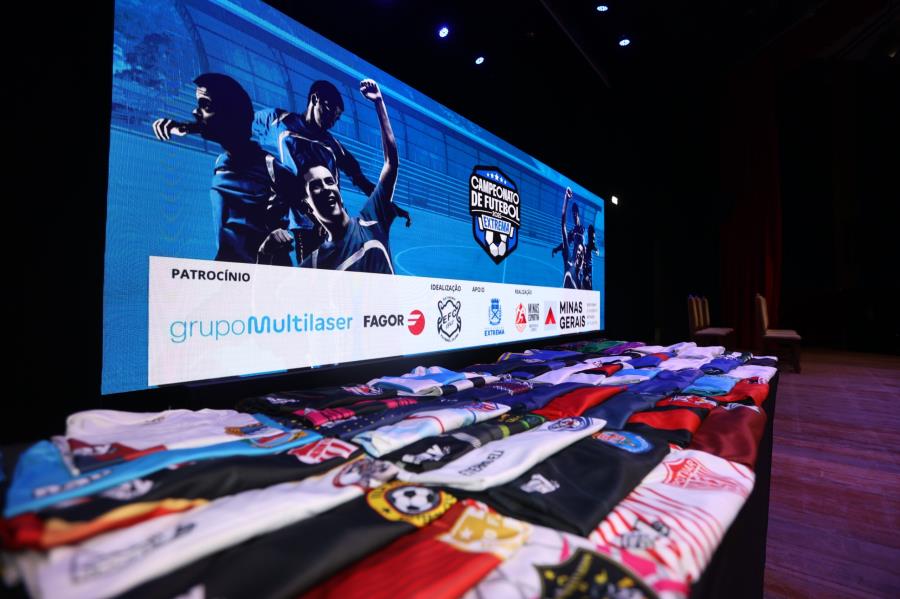 Cerimônia oficial celebra a entrega de uniformes aos atletas de mais de 50 equipes do Campeonato de Futebol de Extrema 2025