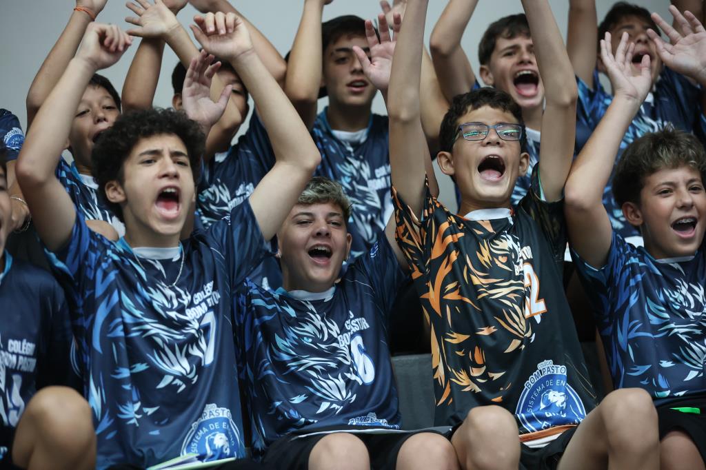 Cerimônia de abertura dos Jogos Escolares de Extrema marca clima de festa e reúne atletas de 11 escolas no início da competição