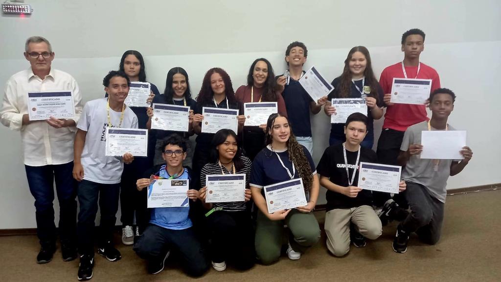 Estudantes são homenageados em cerimônia de premiação das Olímpiadas de Astronomia