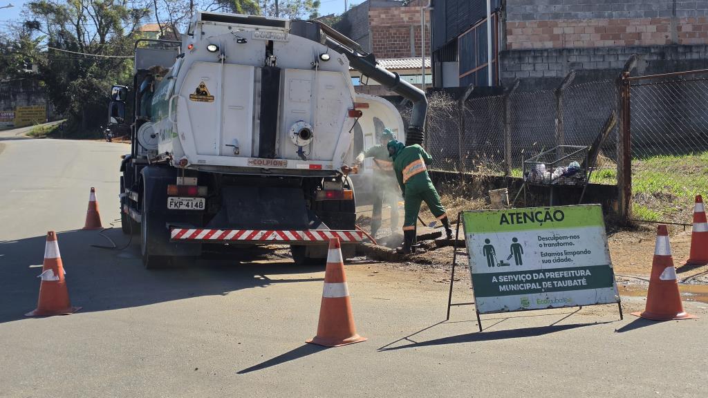 Prefeitura intensifica ações, limpa 2.600 bocas de lobo e retirada 13 toneladas de resíduos
