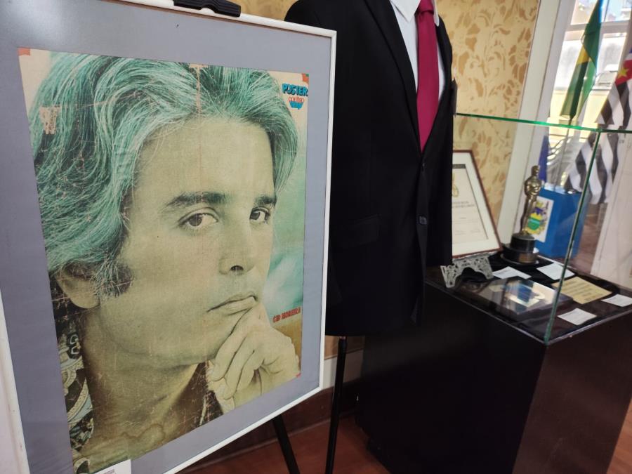 Exposição em homenagem a Cid Moreira entra na última semana na Villa Santo Aleixo