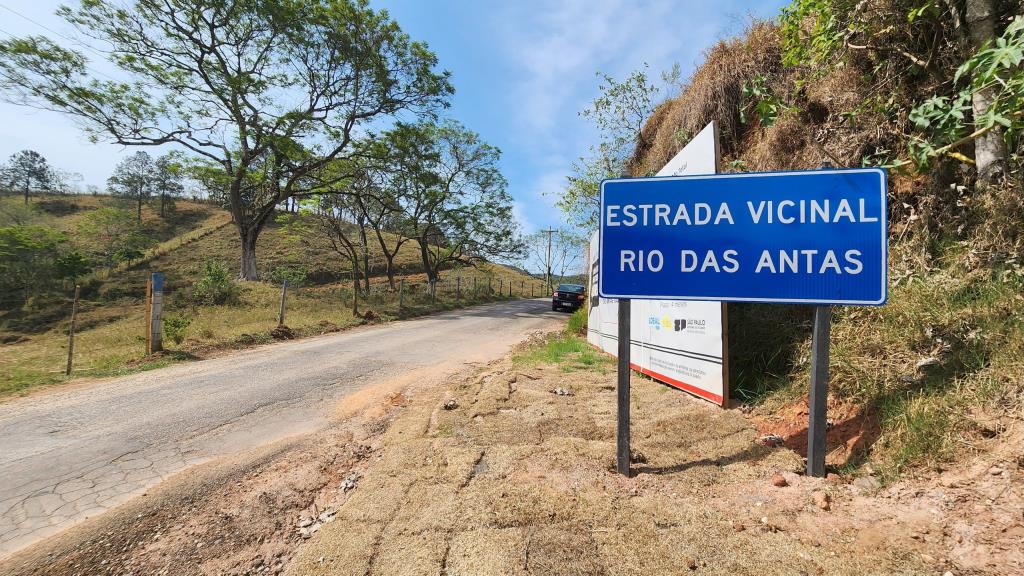 DER entrega obras de recuperação do pavimento na estrada Rio das Antas