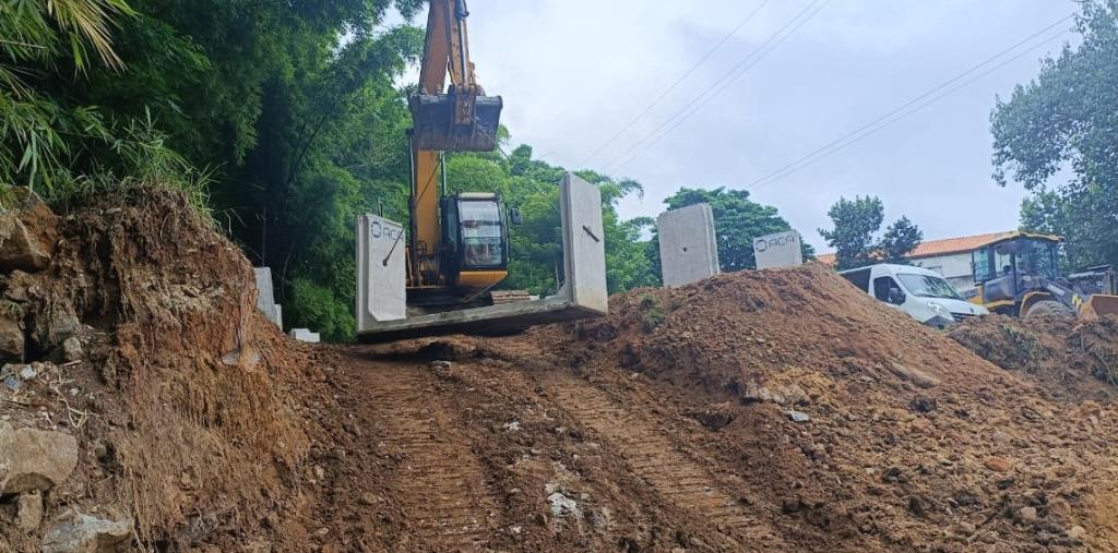 Em parceria com iniciativa privada, Prefeitura inicia reconstrução de ponte na estrada da Malacacheta