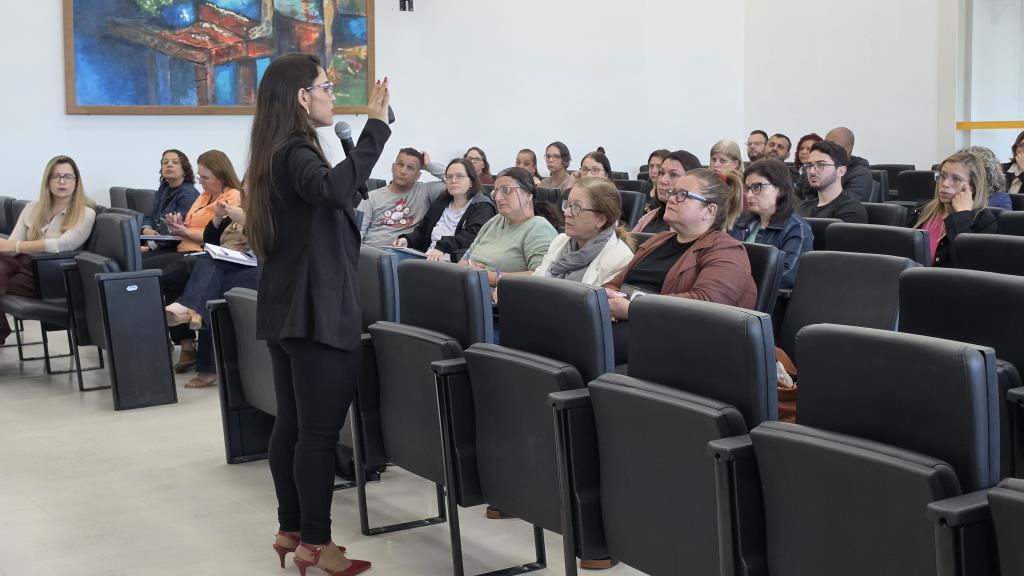 Ouvidoria promove treinamento para aprimorar atendimento às demandas da população