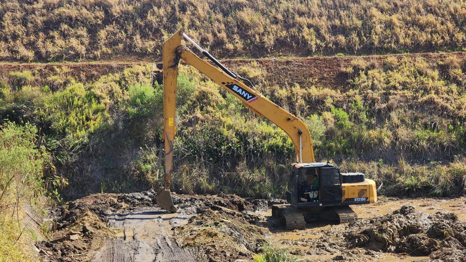 Prefeitura conclui limpeza e desassoreamento de 'piscinão' no Três Marias