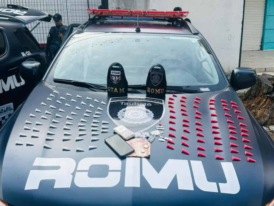 Ronda ostensiva da GCM flagra dois jovens com drogas no Esplanada Santa Terezinha