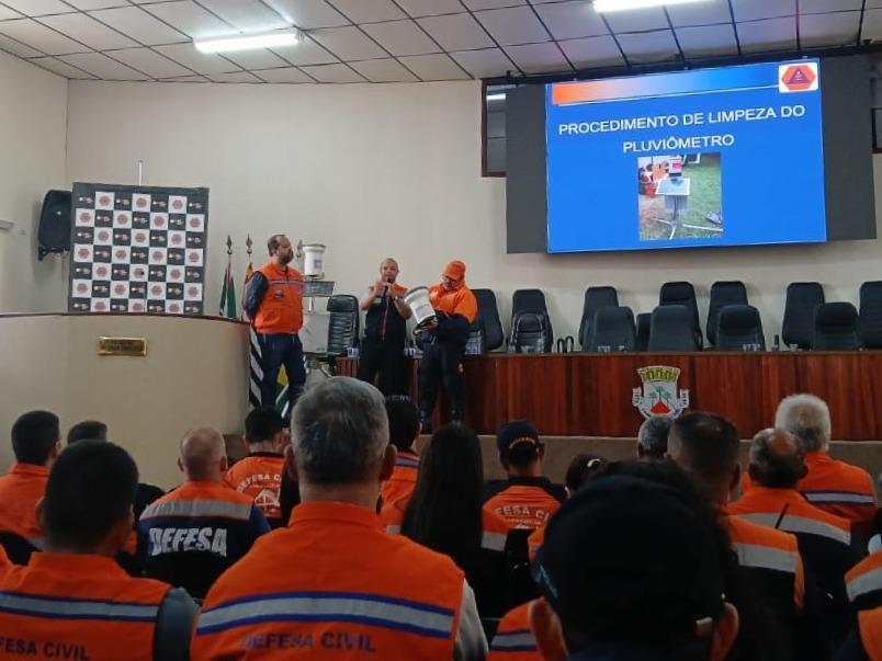 Defesa Civil de Taubaté recebe kit de equipamentos para o período de chuvas