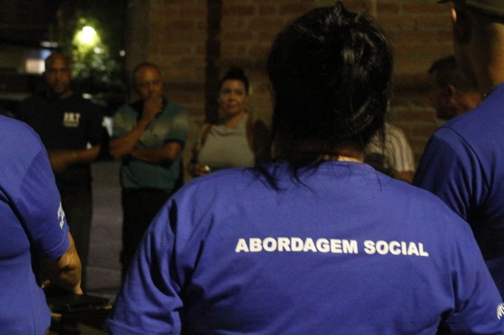 Programas sociais reduzem população em situação de rua em 43% em Taubaté em 2025