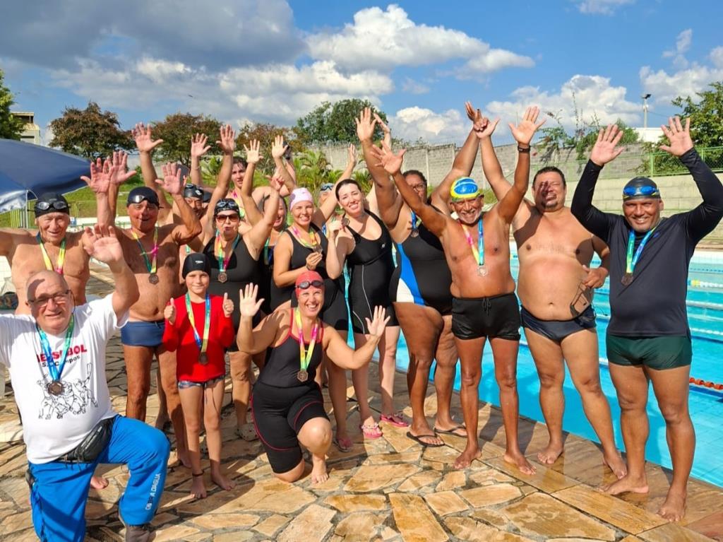 Festival de natação reúne alunos do projeto Geração Atleta
