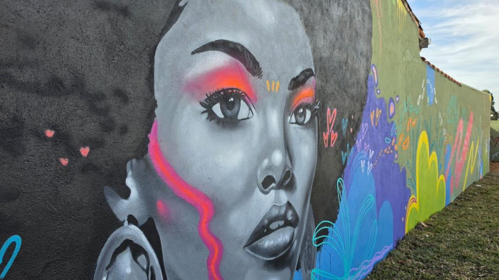 Área de lazer do Sítio Tangará recebe obras de requalificação e mural artístico