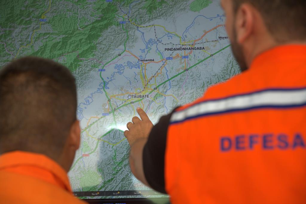 Defesa Civil de Taubaté alerta para previsão de chuva e ventos fortes