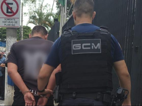 GCM prende suspeito por tráfico de drogas e detém homem por tentativa de agressão