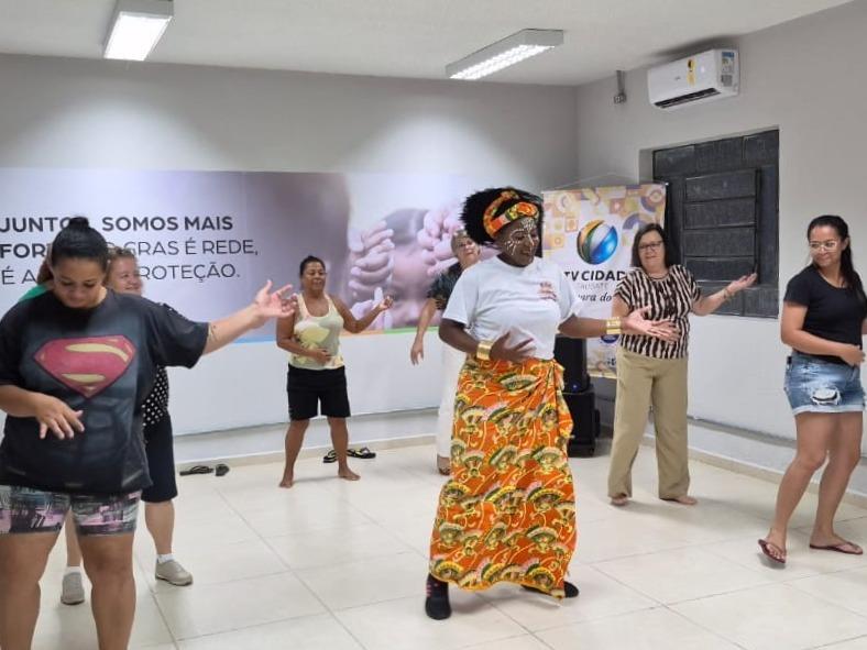 CRAS Bagé realiza oficinas de siregrafia, desenho artístico e dança africana