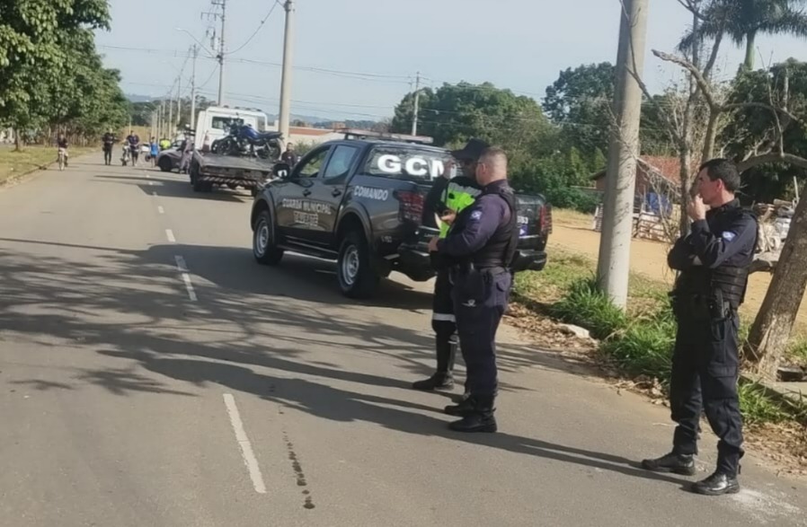 Operação conjunta em Taubaté apreende veículos irregulares e prende foragido da Justiça do Ceará
