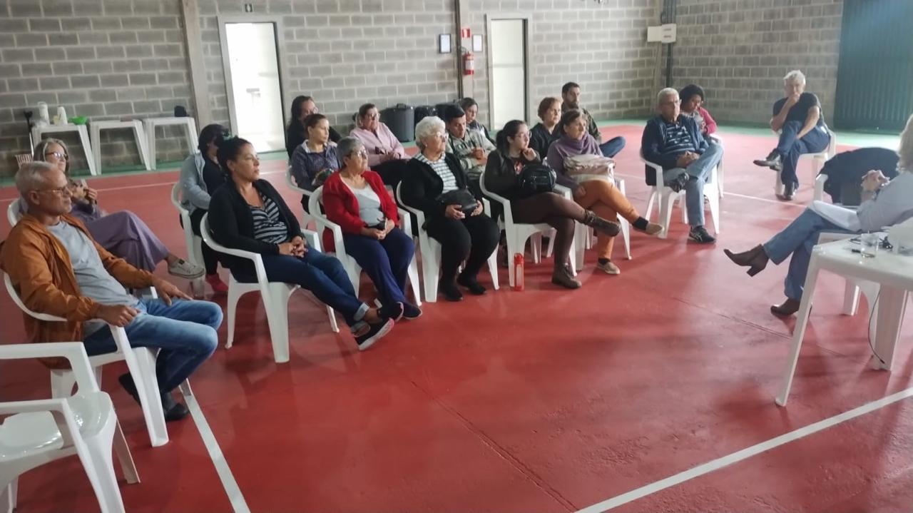 Procon Taubaté realiza palestra sobre direitos do consumidor a feirantes e produtores em Bananal