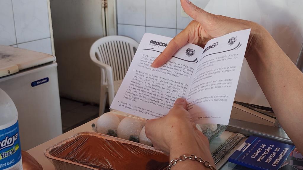 Procon Taubaté realiza ação educativa em padarias do município