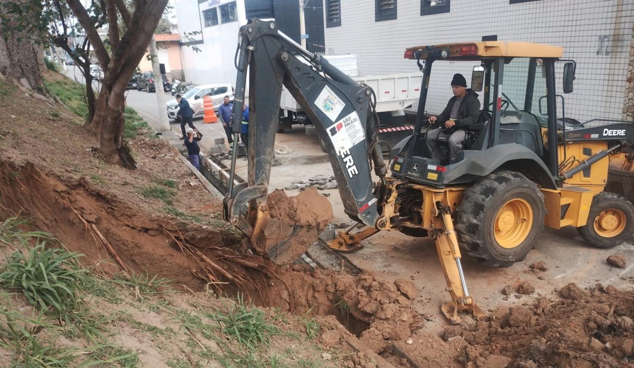 Secretaria de Obras realiza melhorias em galerias de águas pluvais pela cidade