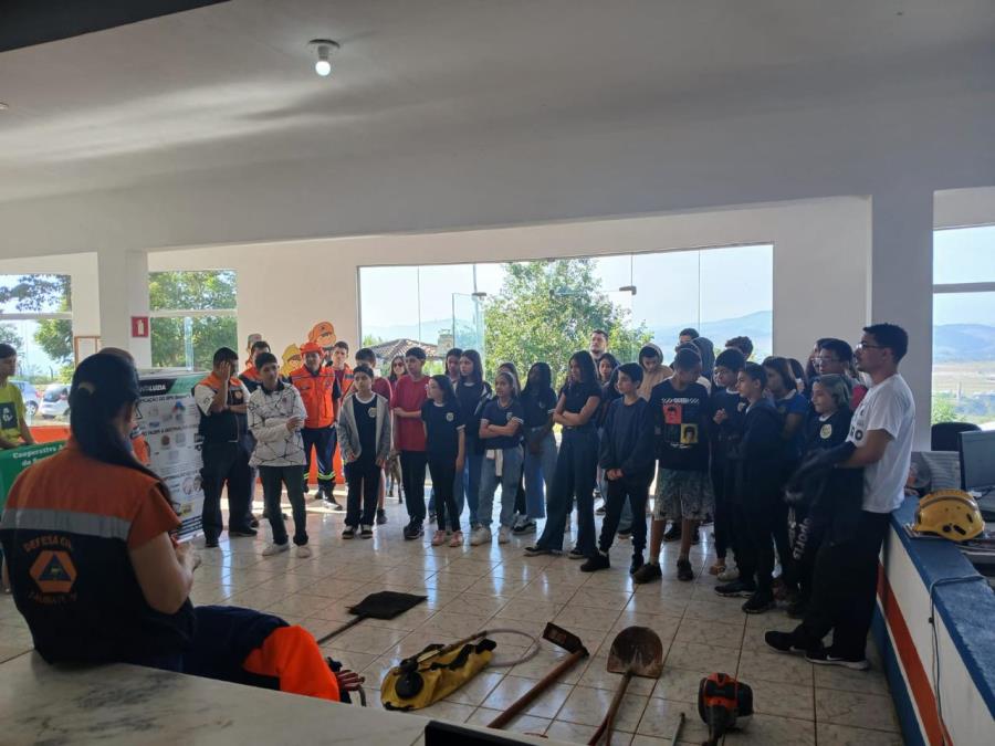 Programa Defesa Civil na Escola celebra Dia do Meio Ambiente com plantio de mudas e educação ambiental