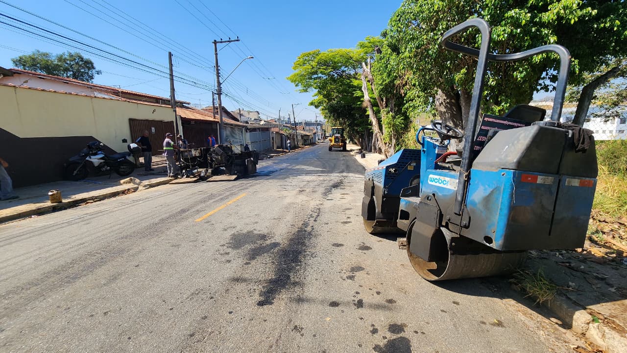 Prefeitura conclui pavimentação de trecho de avenida no Jardim Independência