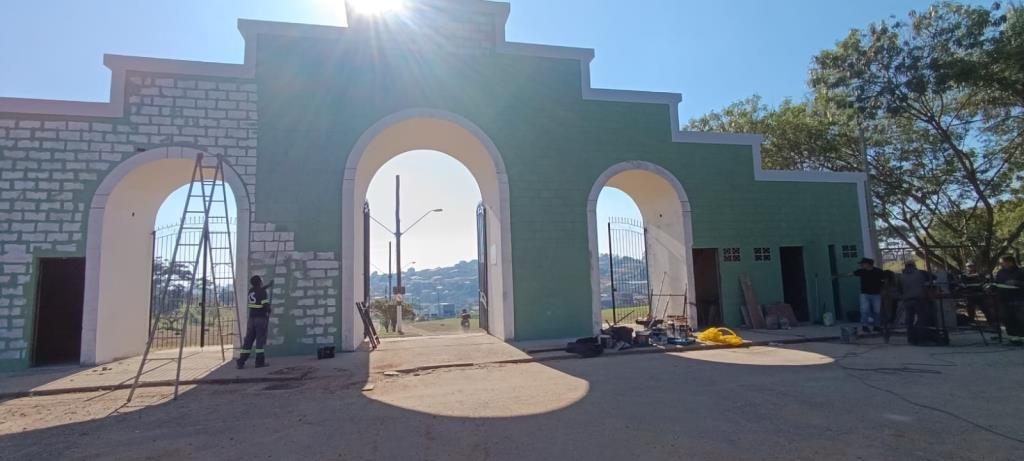Prefeitura avança em melhorias no Parque  do Itaim e inicia pintura do portal