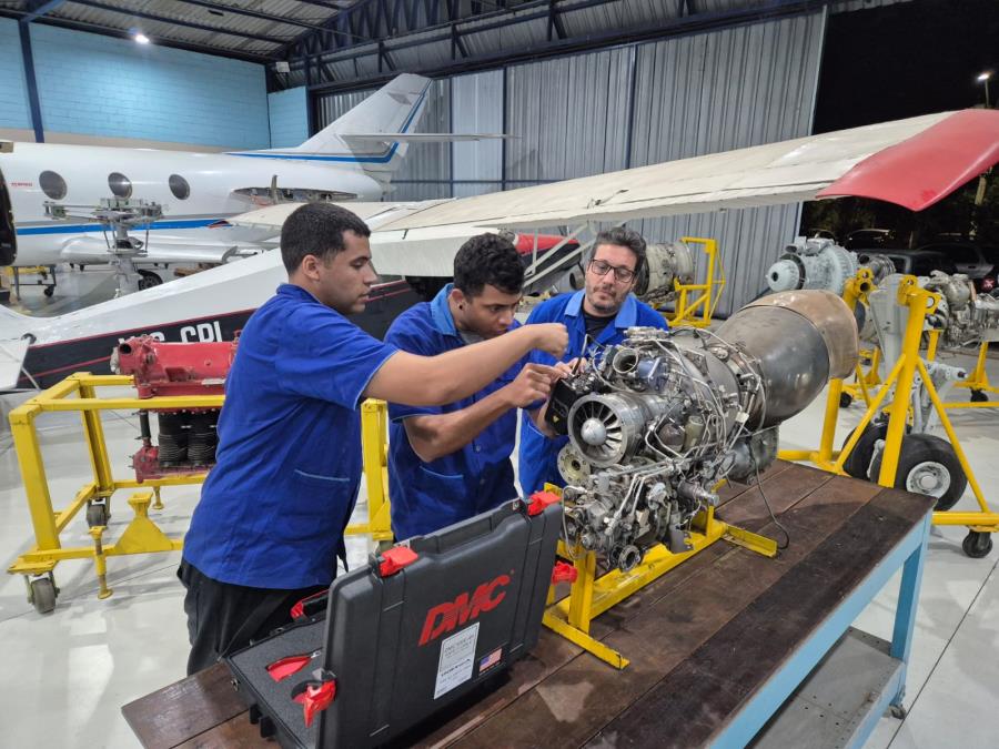 Alunos da Escola de Ciências Aeronáuticas se preparam para competição ...
