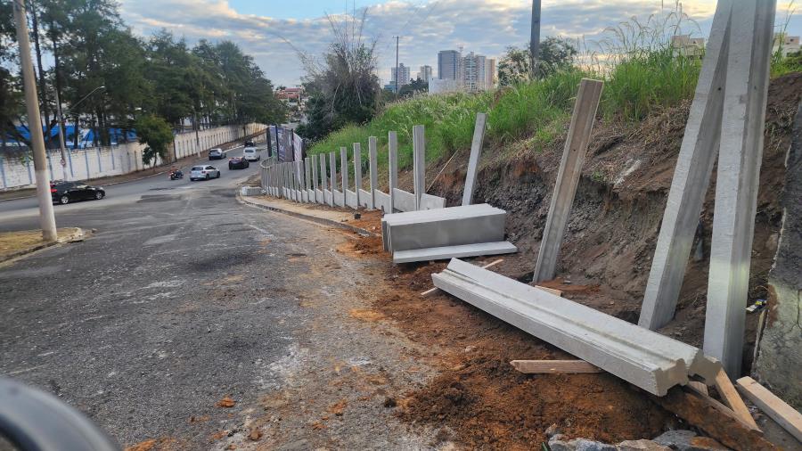 Obra às margens da ferrovia interdita túnel no Jardim das Nações neste final de semana