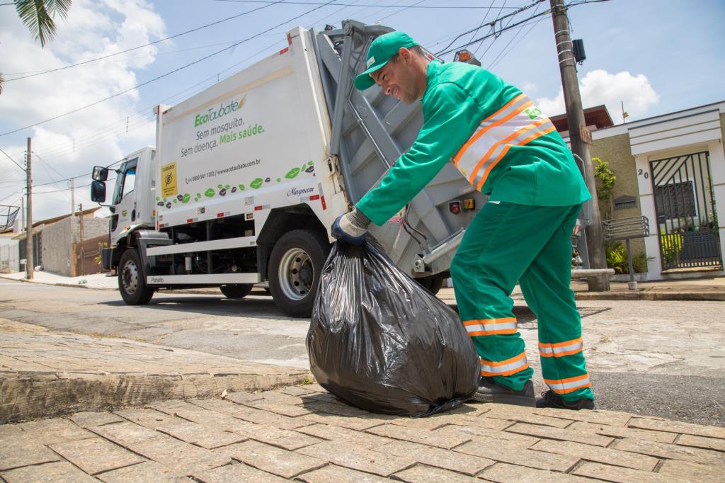 Prefeitura antecipa horários da coleta de lixo domiciliar em uma hora