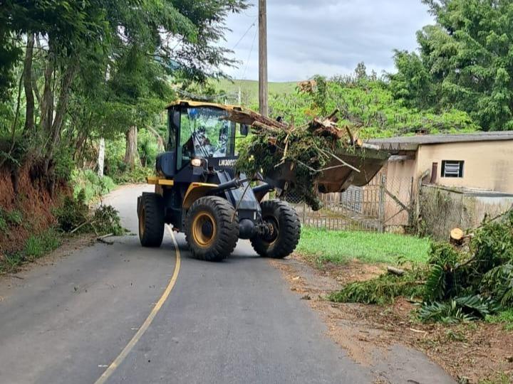 Prefeitura intensifica ações em áreas afetadas pela chuva no fim de semana