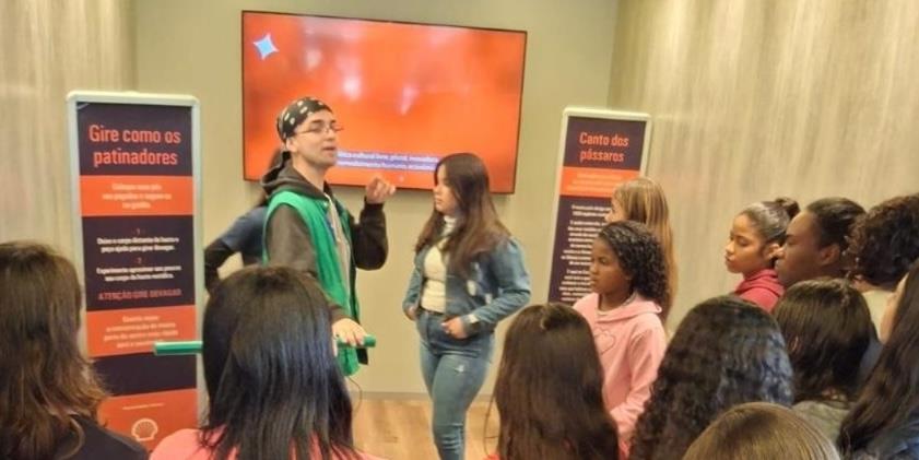 Carreta do Museu Catavento atrai mais de 1.700 pessoas durante passagem por Taubaté