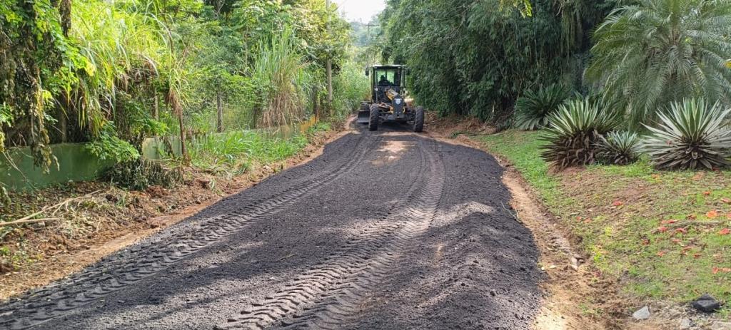 Prefeitura realiza serviços de manutenção na avenida Álvaro Marcondes de Mattos