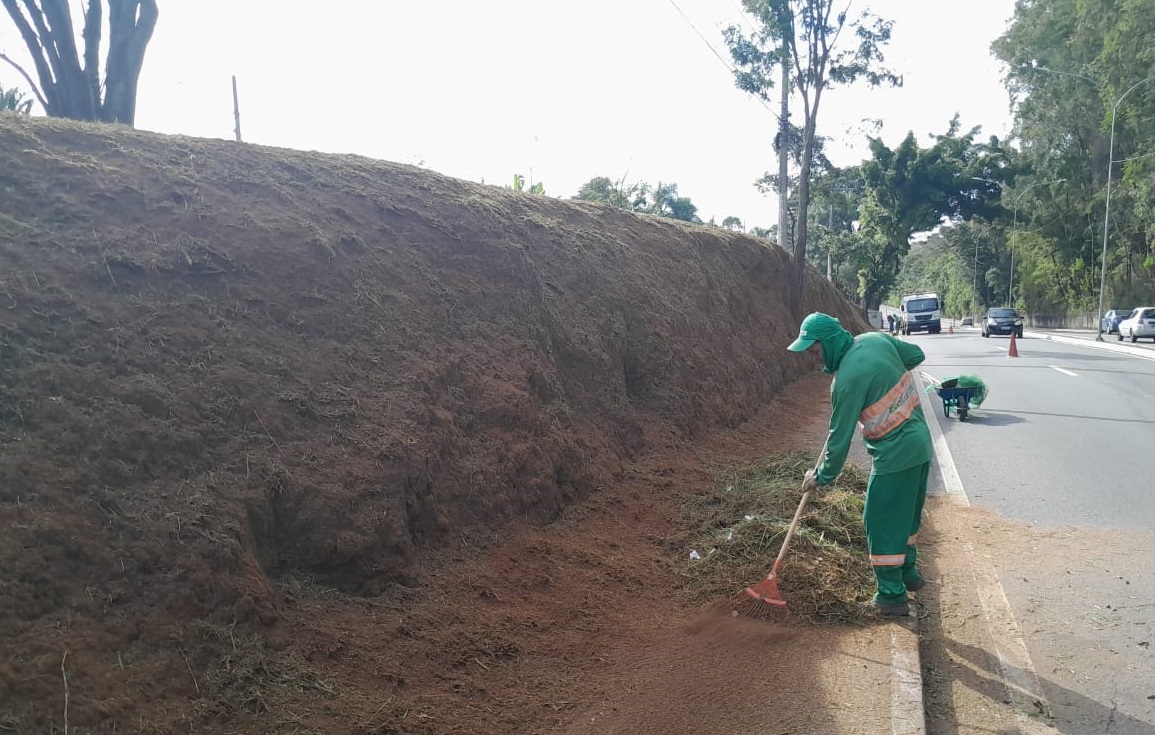 Prefeitura segue com ações de zeladoria e limpeza urbana pela cidade