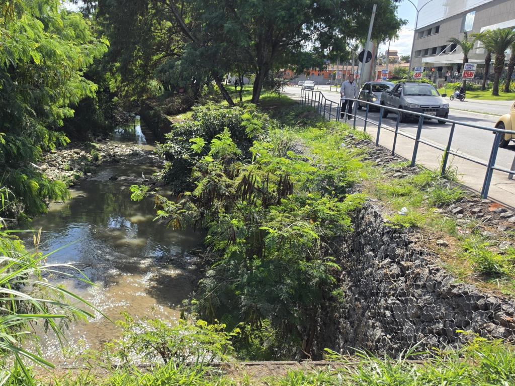 Obras no córrego do Judeu reforçarão sistema de drenagem do município na região da Estiva