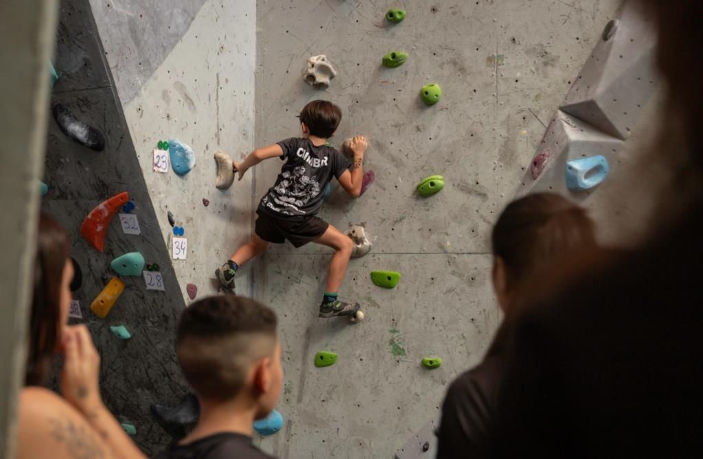 Seletiva de escalada esportiva oferece oportunidade para crianças e adolescentes de 7 a 15 anos