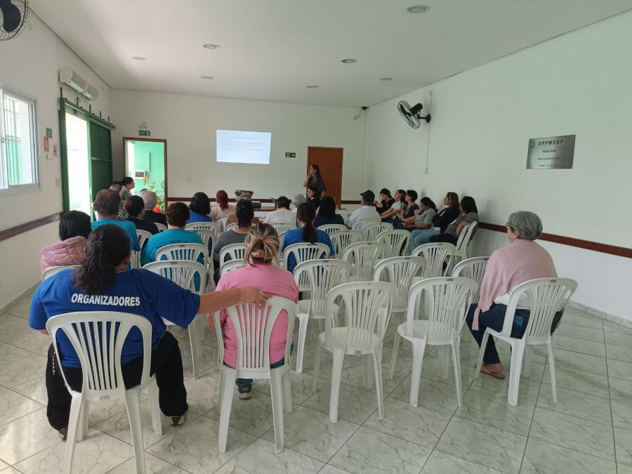 Vigilância Sanitária de Taubaté orienta voluntários sobre apoio aos romeiros na Via Dutra