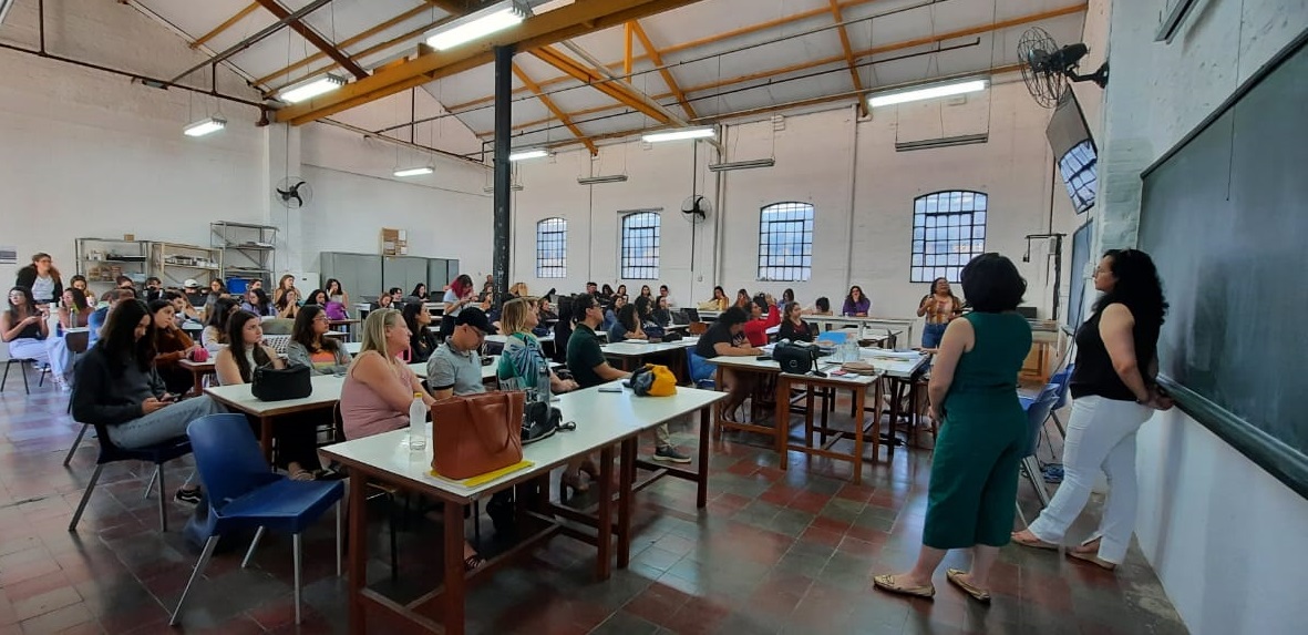 Profissionais da Secretaria de Planejamento debatem futuro da cidade com alunos de arquitetura
