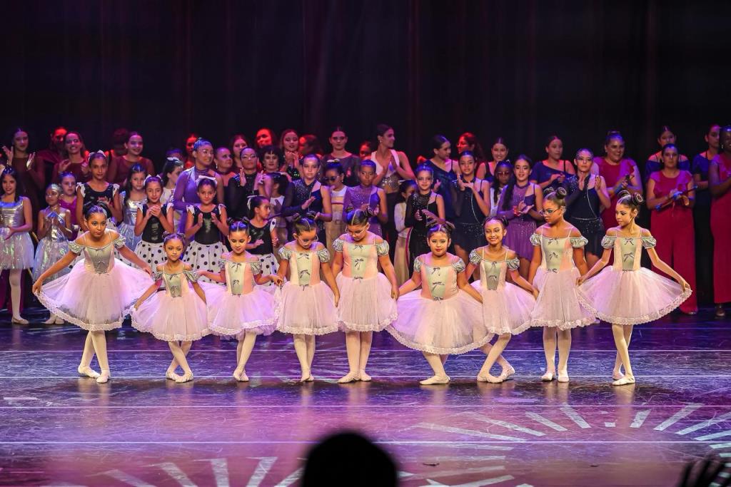 Espetáculo ‘Vem Dançar’ reúne alunos em segunda edição do ano com o tema ‘Além do Movimento’
