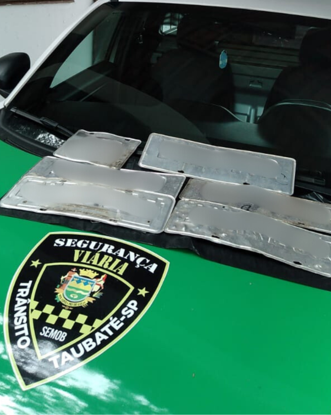 Secretaria de Mobilidade Urbana orienta sobre placas de veículos perdidas durante chuvas