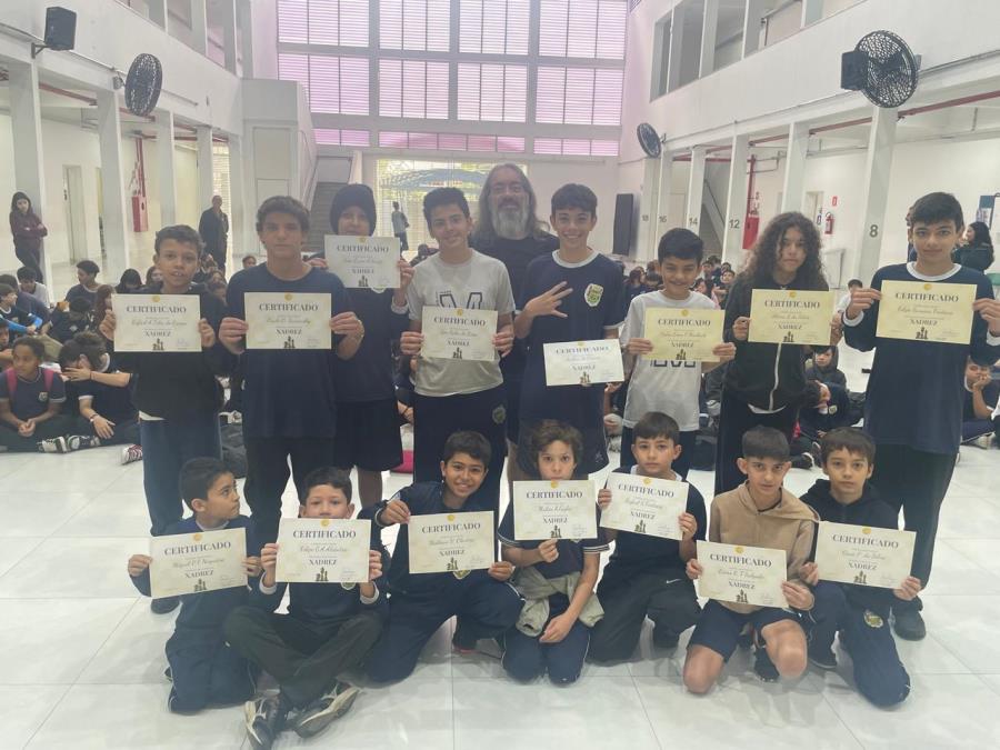 Estudantes desenvolvem aprendizado do xadrez e participam de campeonato