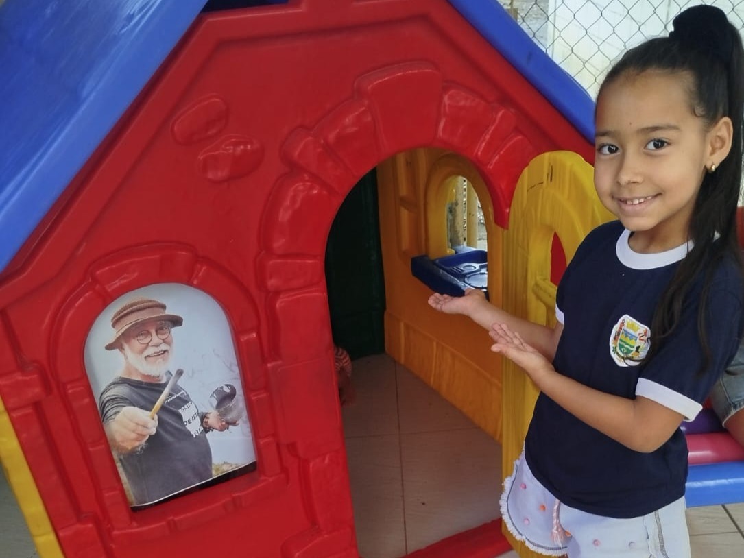 Escola Municipal realiza exposição com base em obras do artista Ivan Cruz