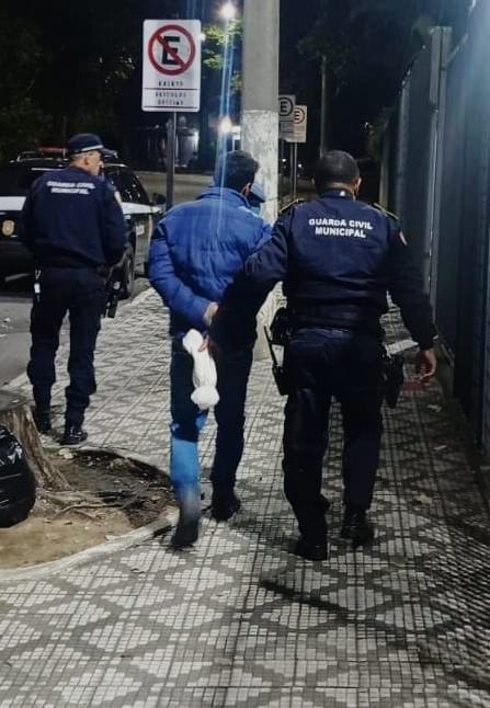 GCM de Taubaté prende suspeitos por tráfico de drogas e violência doméstica