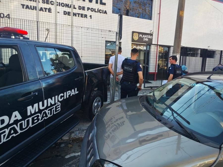 Guarda Civil detém suspeito de aplicar golpes e apreende veículo