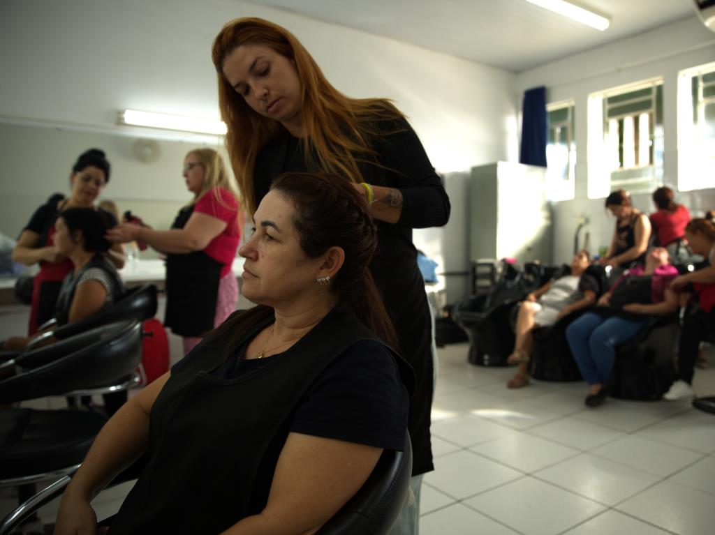 Escola do Trabalho da Estiva abre mais de 60 vagas em cursos nas áreas de informática, softwares e beleza