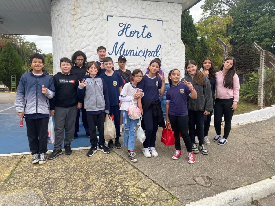 Estudantes do ensino integral visitam Horto Municipal em encerramento de semestre