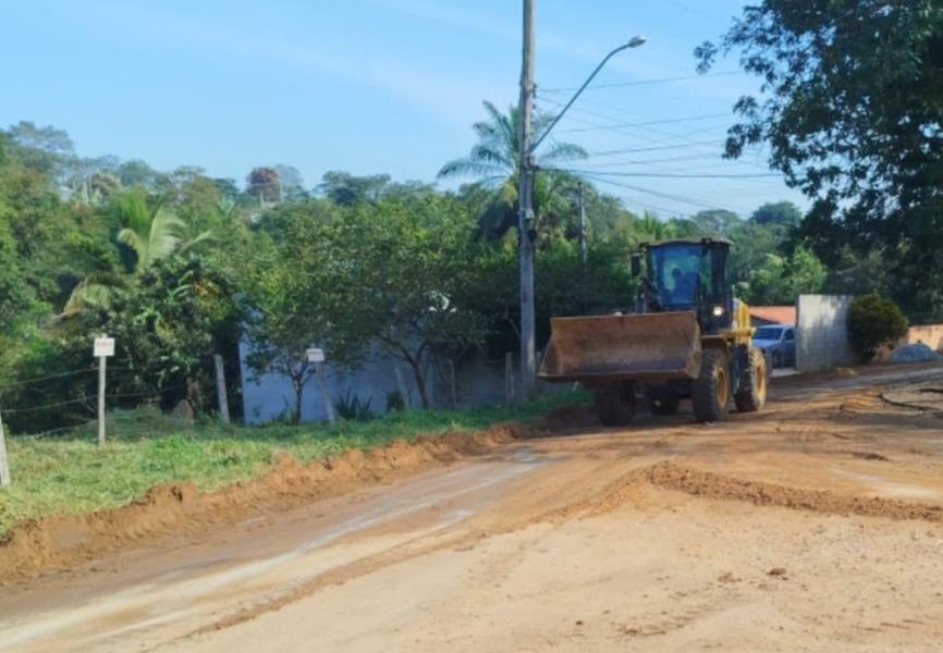 Prefeitura realiza manutenção de estradas do bairro Vila Velha II