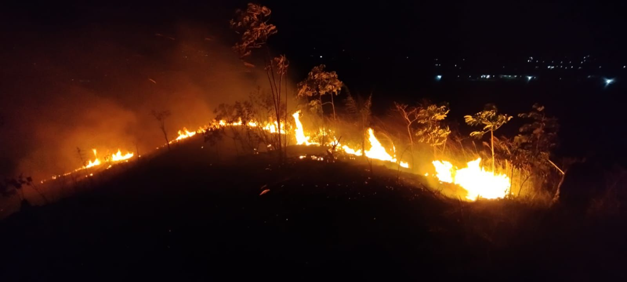 Defesa Civil de Taubaté atua no combate a incêndios de grandes proporções
