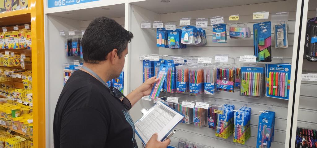 Procon de Taubaté divulga pesquisa de preços de material escolar e orientações à população