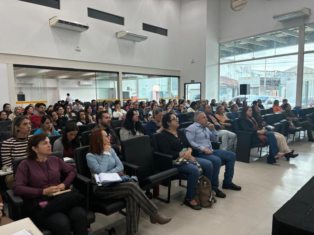 Servidores municipais recebem treinamento voltado à inclusão da pessoa com deficiência