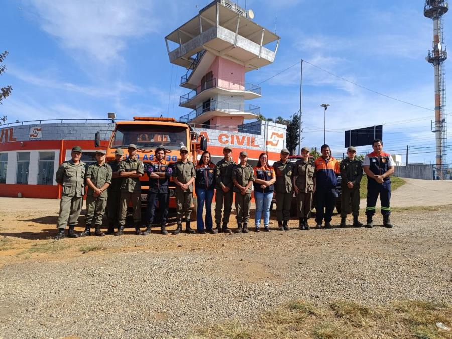 Defesa Civil realiza ação educativa com jovens do Grupamento Florestal Paulista