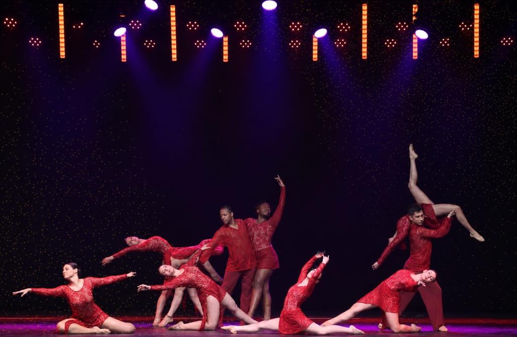 Alunos da Fêgo Camargo participam do maior festival de dança do mundo