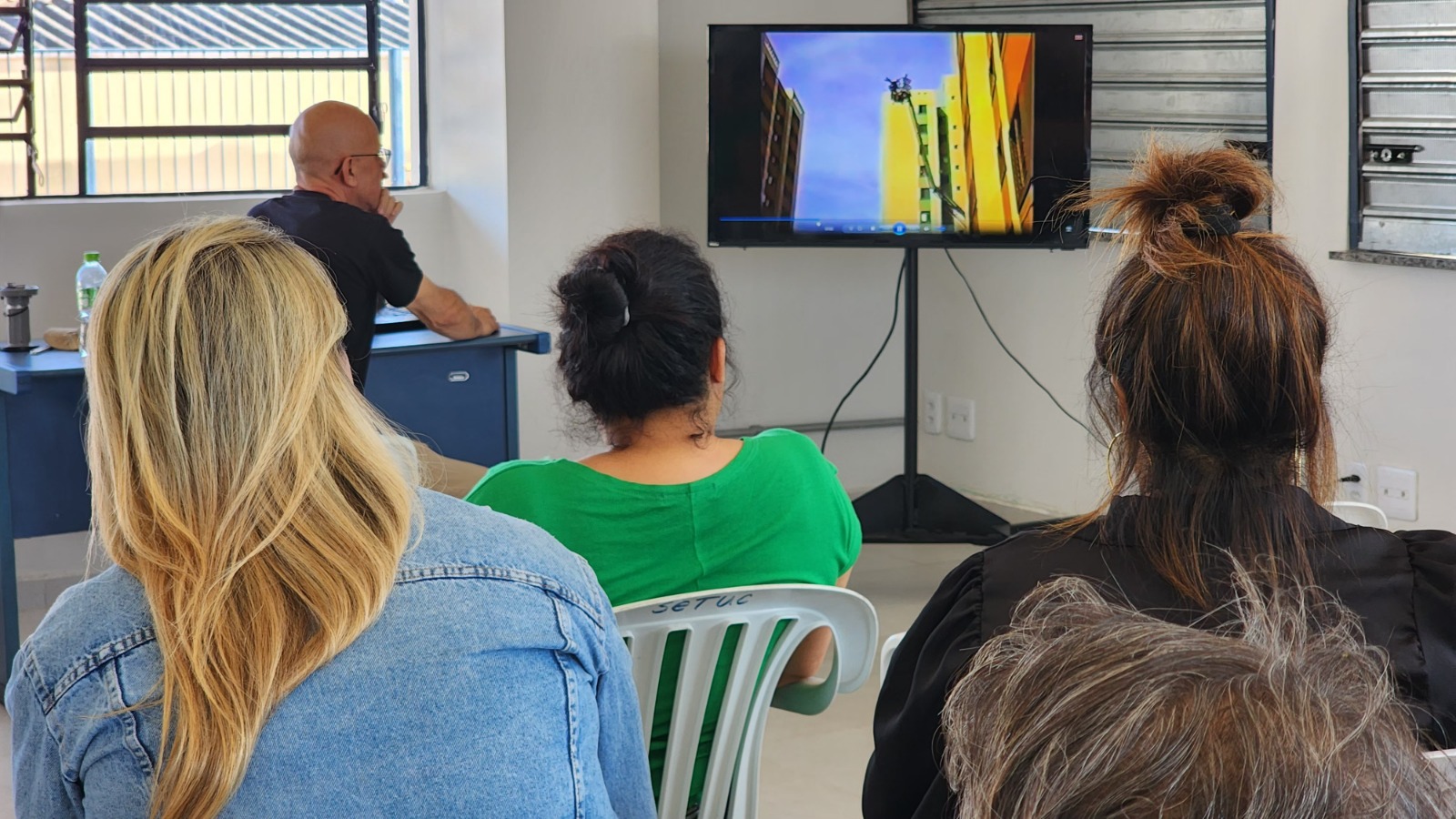 Prefeitura realiza curso de brigada de incêndio aos permissionários do Shopping Popular